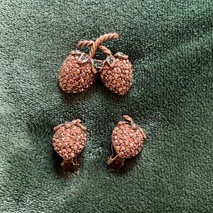 Vintage Weiss Rhinestone Strawberry Brooch and Clip-On Earrings Set